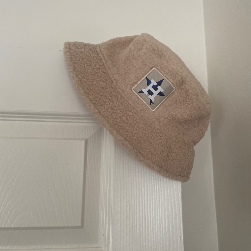 🤎 Houston Astros Sherpa Bucket Hat 🤎 - Picture 5 of 9